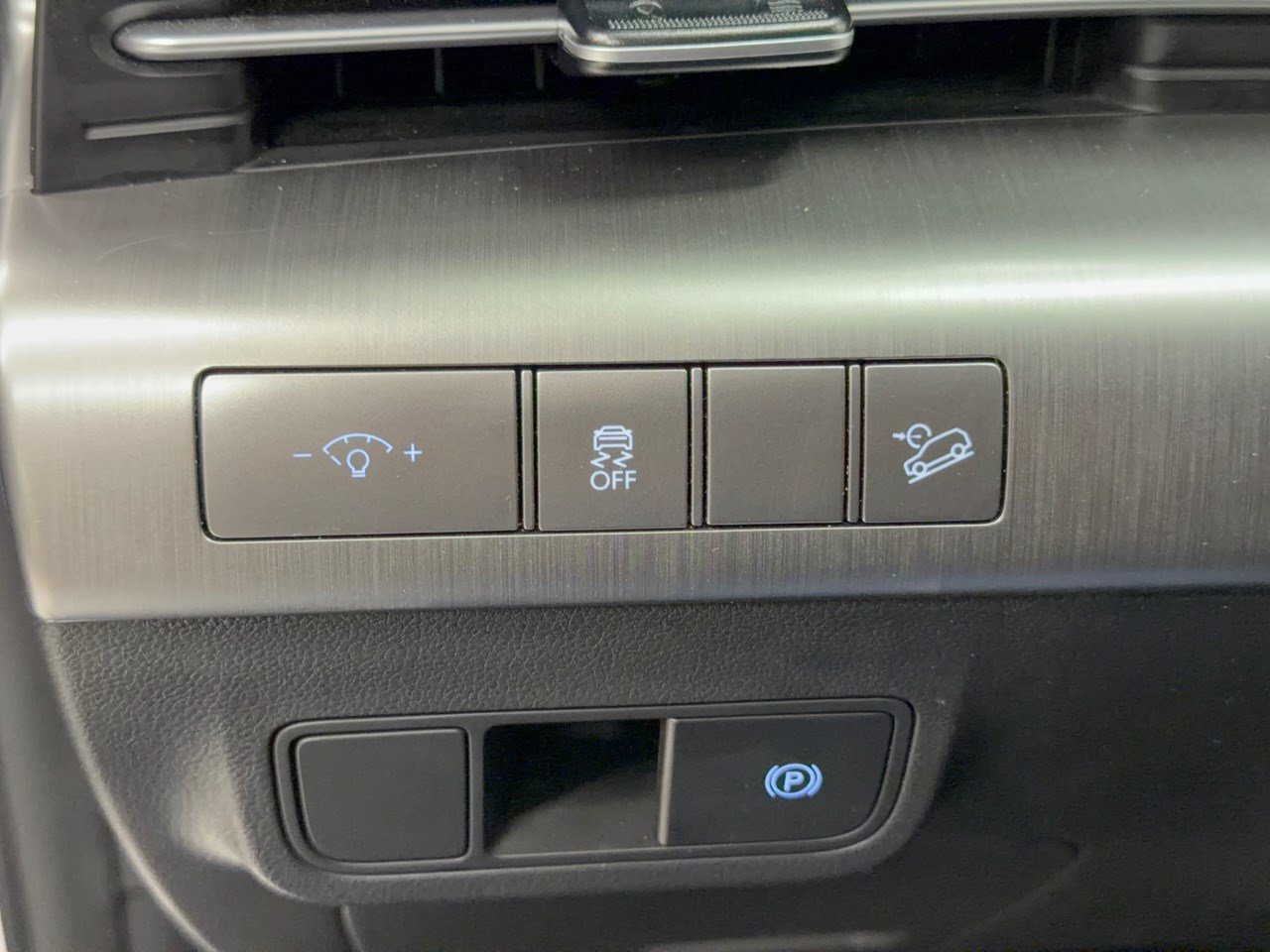 Used 2025 Hyundai Kona SEL AWD/4WD image 31