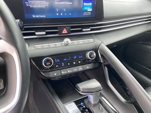 Used 2025 Hyundai Elantra Limited FWD image 39