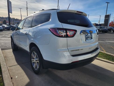 Used 2017 Chevrolet Traverse LT image 7
