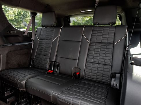 Used 2025 Cadillac Escalade ESV V image 32