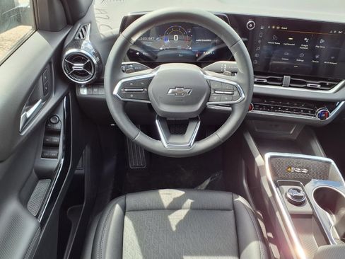 New 2026 Chevrolet Equinox LT w/ Convenience Package II FWD image 11