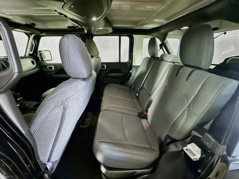 Used 2025 Jeep Wrangler Unlimited Sahara AWD/4WD image 26