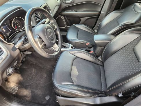 Used 2018 Jeep Compass Latitude w/ Popular Equipment Group FWD image 12
