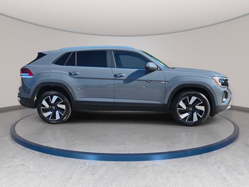 Used 2024 Volkswagen Atlas Cross Sport SE AWD/4WD image 5