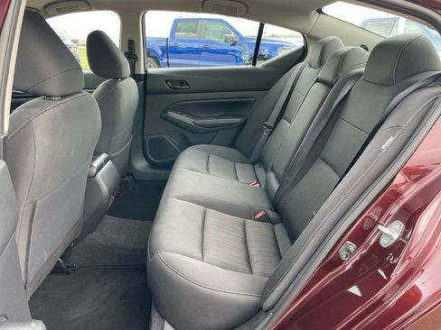 Used 2024 Nissan Altima 2.5 SV FWD image 8