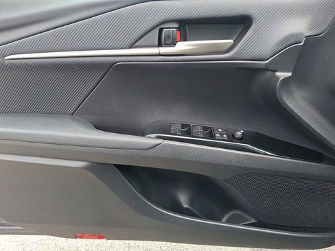 Used 2025 Toyota Camry SE image 12