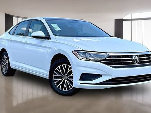 Used 2020 Volkswagen Jetta SE w/ SE Cold Weather Package FWD image 3