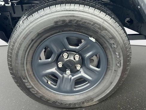 Used 2024 Jeep Gladiator Sport image 8