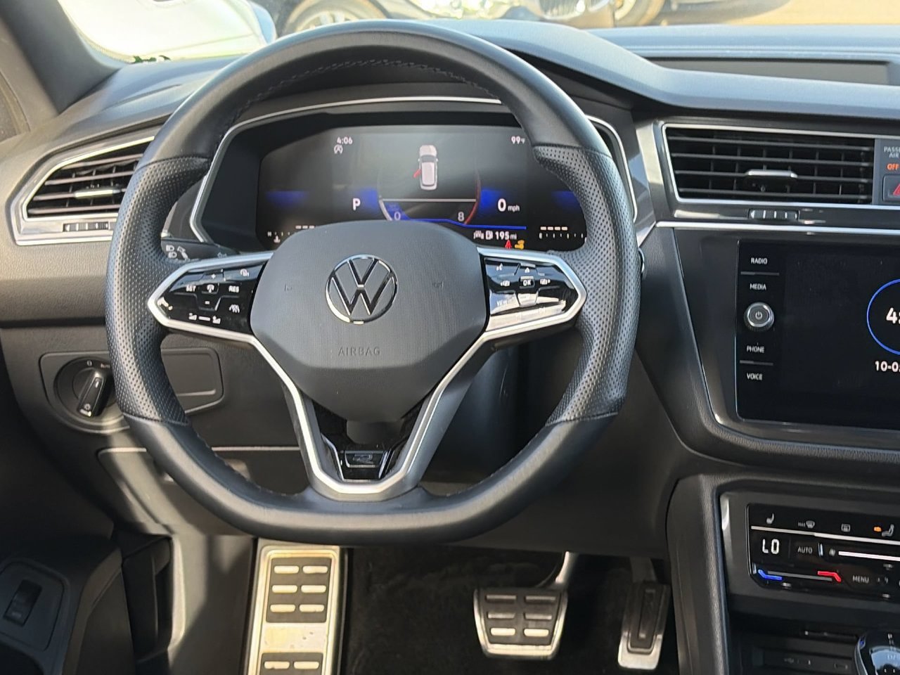 Used 2024 Volkswagen Tiguan SE R-Line FWD image 13