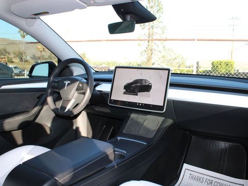 Used 2024 Tesla Model Y 2WD image 25