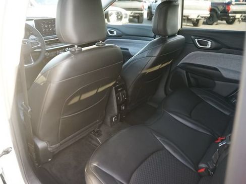 Used 2022 Jeep Compass Latitude FWD image 11