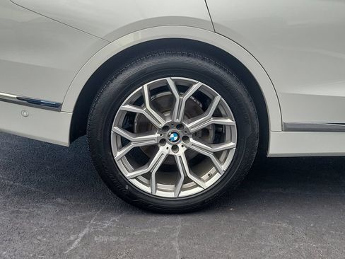 Used 2020 BMW X7 xDrive40i w/ Premium Package AWD/4WD image 7