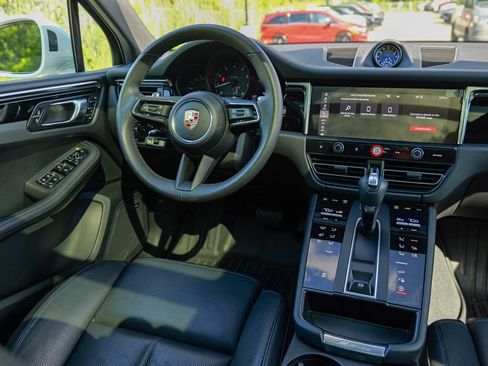 Used 2025 Porsche Macan AWD/4WD image 41