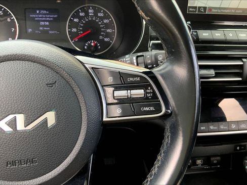 Used 2023 Kia Seltos EX image 17