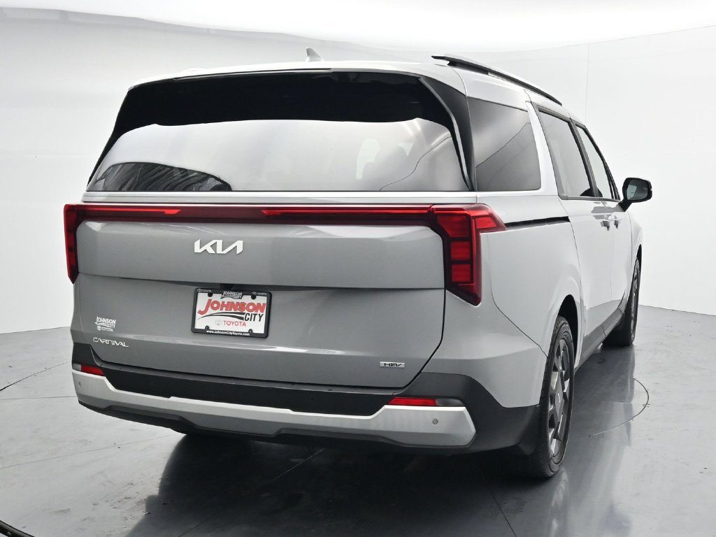 Used 2025 Kia Carnival EX FWD image 6