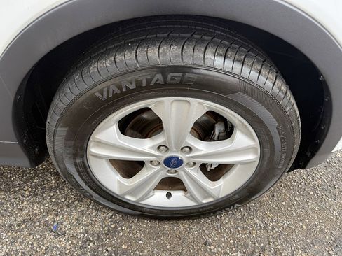 Used 2016 Ford Escape SE w/ Equipment Group 201A image 7