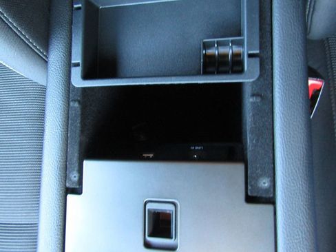 Used 2017 Ford Taurus SEL image 24