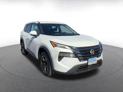 Used 2025 Nissan Rogue SV AWD/4WD image 3