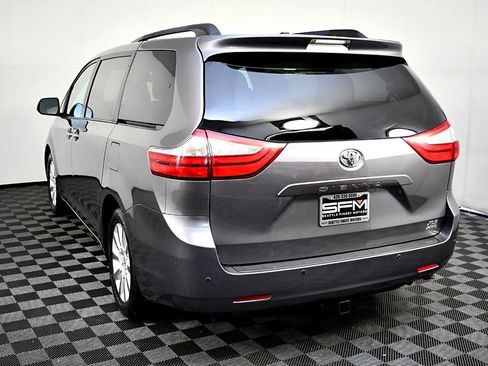 Used 2015 Toyota Sienna XLE image 10
