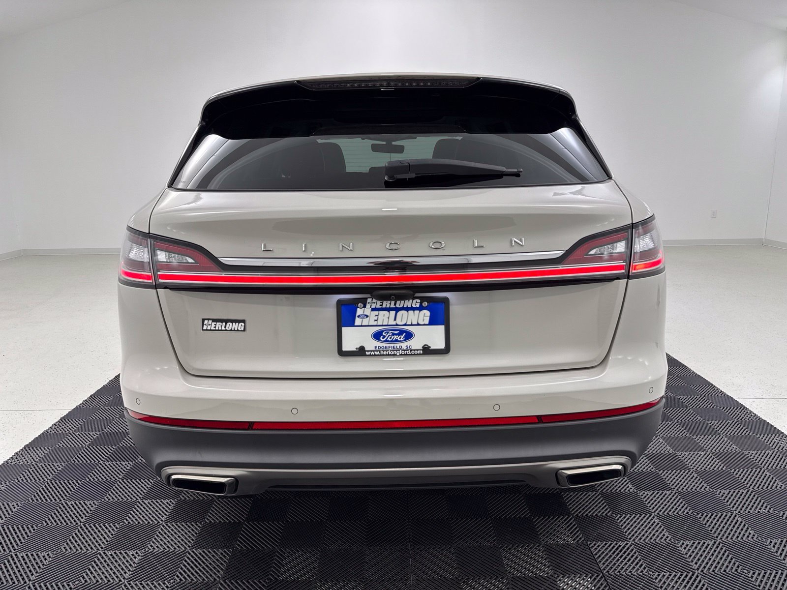 Used 2023 Lincoln Nautilus Reserve FWD image 7