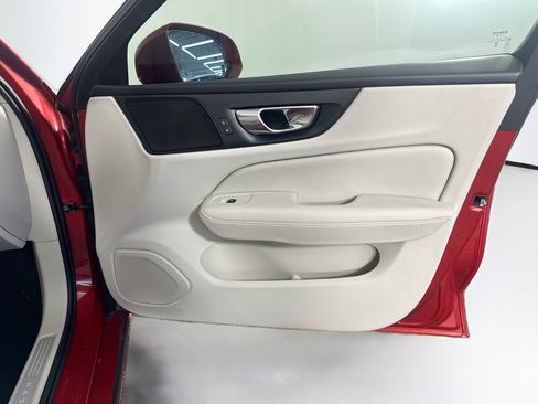 Used 2019 Volvo S60 T5 Momentum w/ Multimedia Package FWD image 33