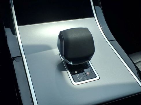 Used 2024 Land Rover Range Rover Evoque S AWD/4WD image 18