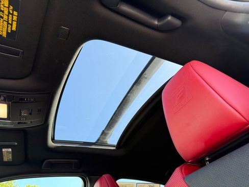 Used 2019 Lexus UX 200 image 23