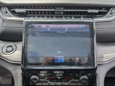 Used 2022 Jeep Grand Cherokee Limited image 28