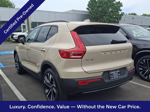 Used 2025 Volvo XC40 B5 Ultra AWD/4WD image 3