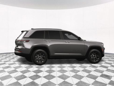 New 2025 Jeep Grand Cherokee Altitude image 9