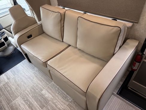 Used 2019 Ford E-450 and Econoline 450 Super Duty w/ Motorhome Prep Package RWD image 53
