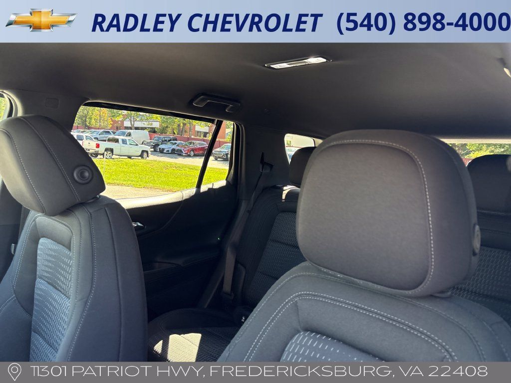 Used 2026 Chevrolet Equinox LT AWD/4WD image 2