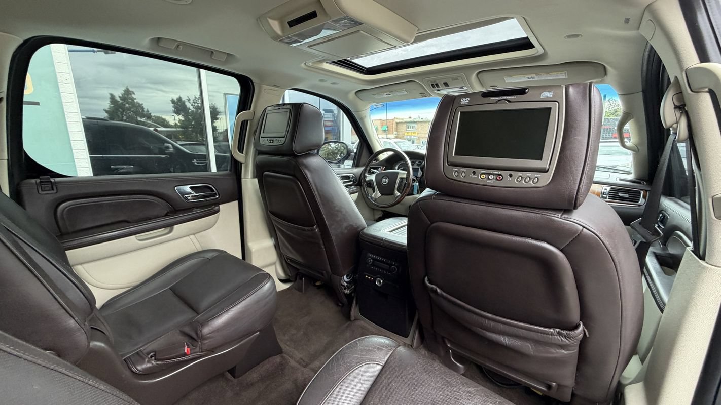Used 2011 Cadillac Escalade ESV Platinum AWD/4WD image 14