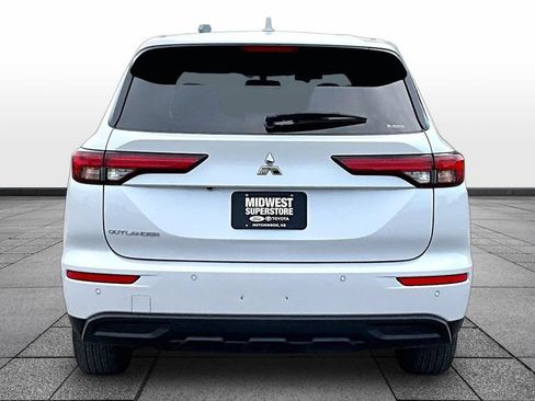 Used 2024 Mitsubishi Outlander ES AWD/4WD image 4