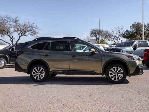Used 2021 Subaru Outback Premium image 8