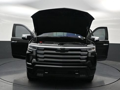 Used 2024 Chevrolet Silverado 1500 High Country w/ Technology Package AWD/4WD image 36