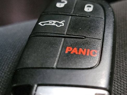 Used 2016 Dodge Challenger SXT image 31