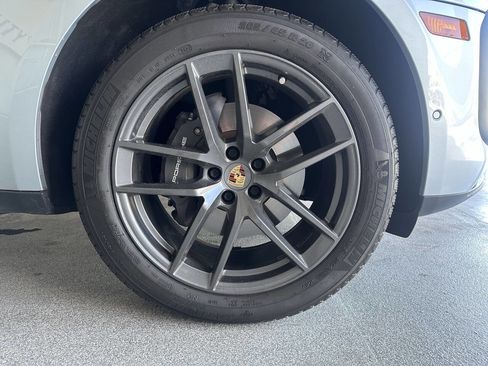 Used 2023 Porsche Macan Turbo image 42