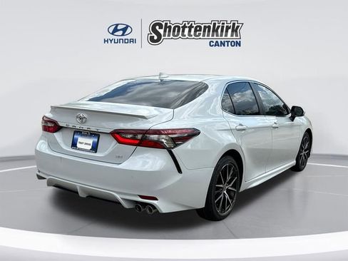 Used 2024 Toyota Camry SE image 5