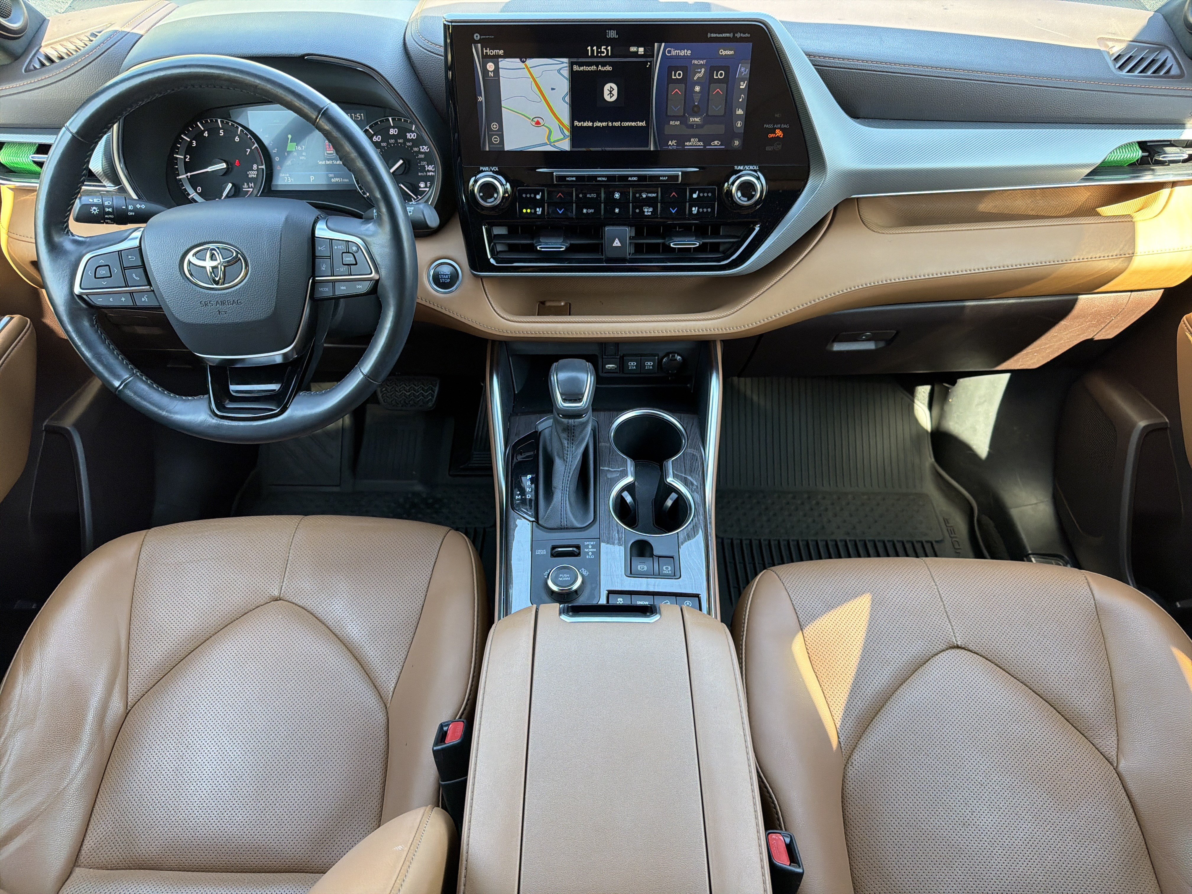 Used 2021 Toyota Highlander Platinum AWD/4WD image 3