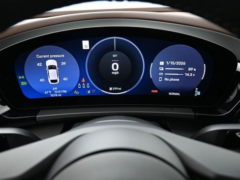 Used 2025 Porsche Macan 4 Electric image 12