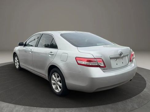 Used 2011 Toyota Camry LE image 7