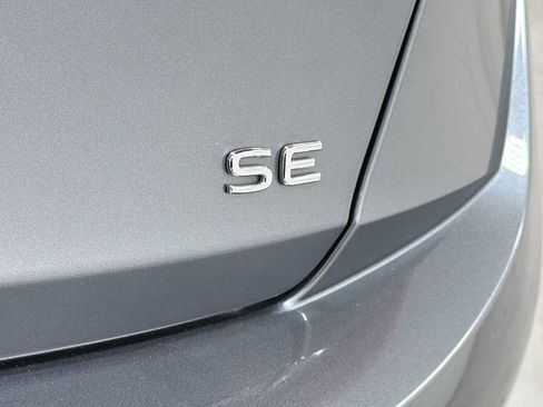 Used 2024 Volkswagen Jetta SE FWD image 28