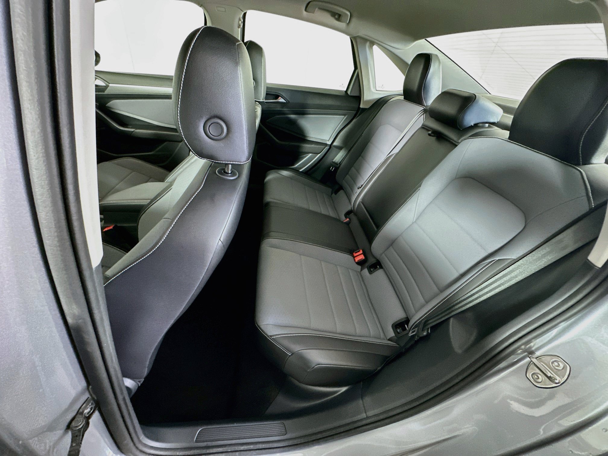 Used 2025 Volkswagen Jetta SE FWD image 26
