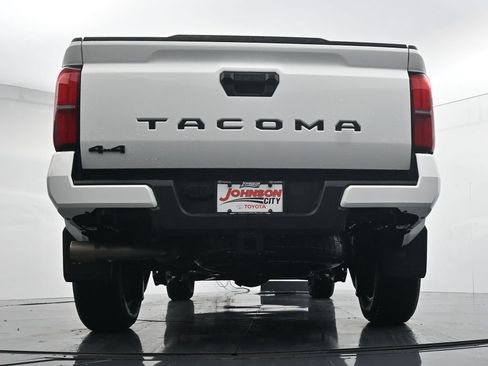 Used 2025 Toyota Tacoma TRD Sport AWD/4WD image 35