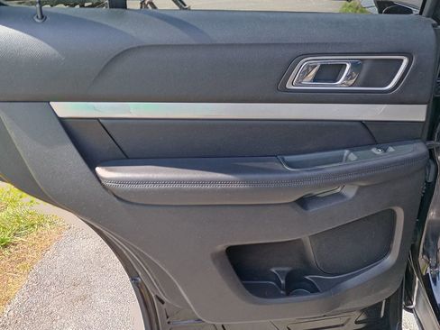 Used 2016 Ford Explorer XLT FWD image 16