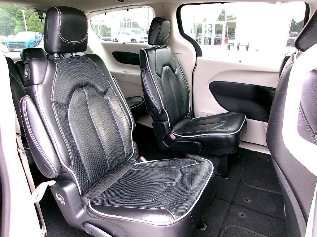 Used 2024 Chrysler Pacifica Limited FWD image 14