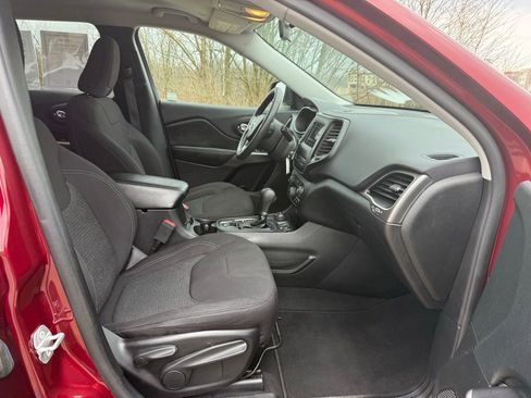 Used 2019 Jeep Cherokee Latitude w/ Popular Appearance Group image 21