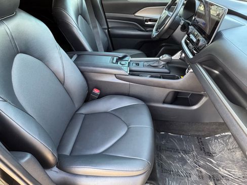 Used 2024 Toyota Grand Highlander XLE image 11