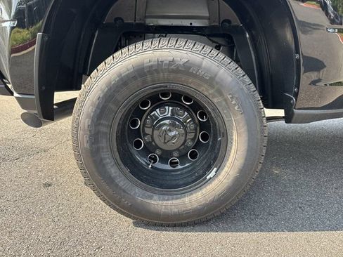 New 2026 RAM 3500 Laramie AWD/4WD image 17